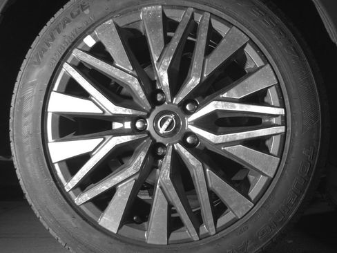 Used 2025 Nissan Altima 2.5 SV FWD image 15
