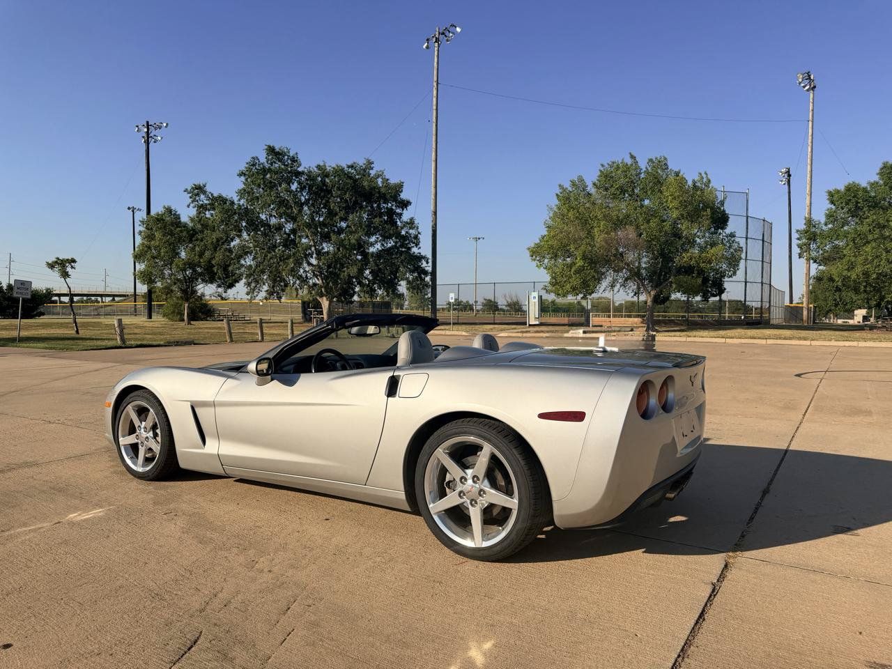 Used 2005 Chevrolet Corvette Convertible w/ Preferred Equipment Group RWD image 31