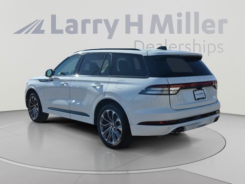 Used 2026 Lincoln Aviator AWD w/ Jet Appearance Package image 3