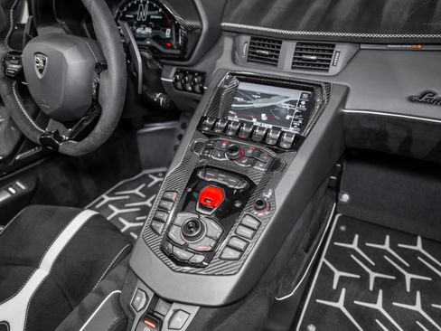 Used 2021 Lamborghini Aventador SVJ AWD/4WD image 36