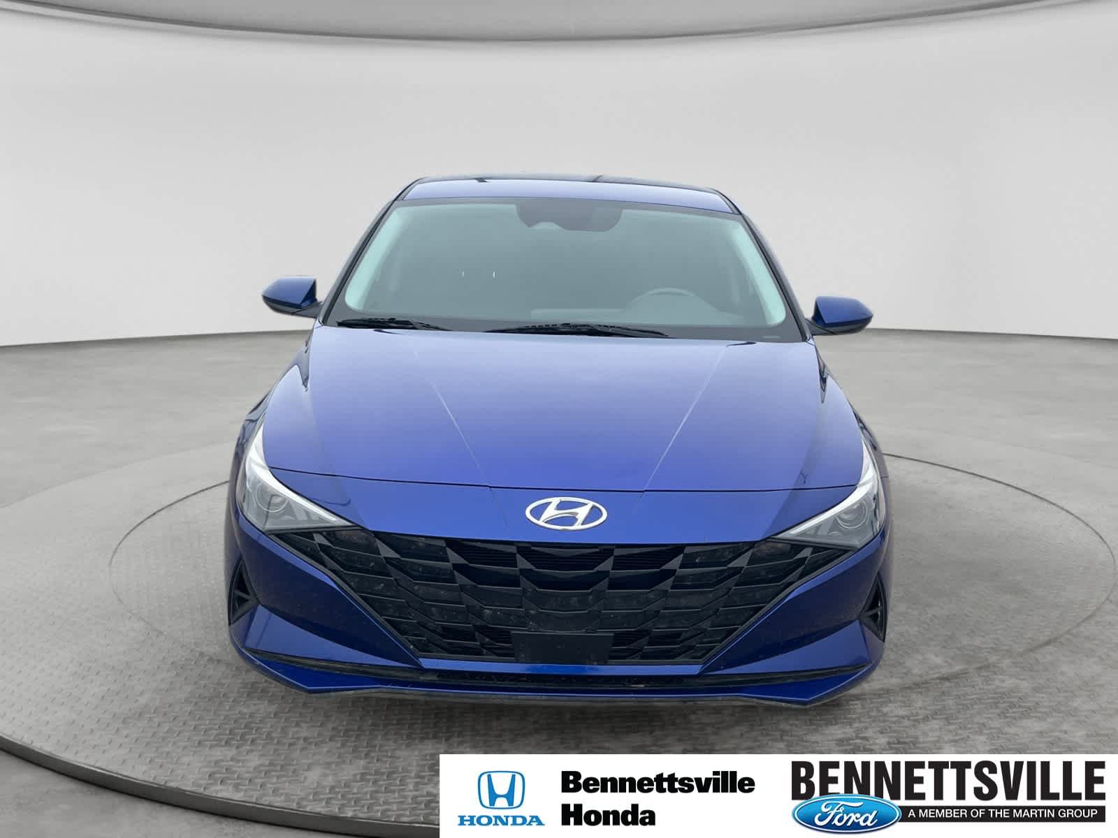 Used 2023 Hyundai Elantra SEL w/ Convenience Package FWD image 2