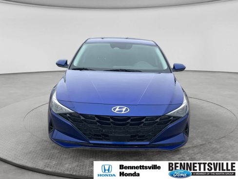 Used 2023 Hyundai Elantra SEL w/ Convenience Package FWD image 2