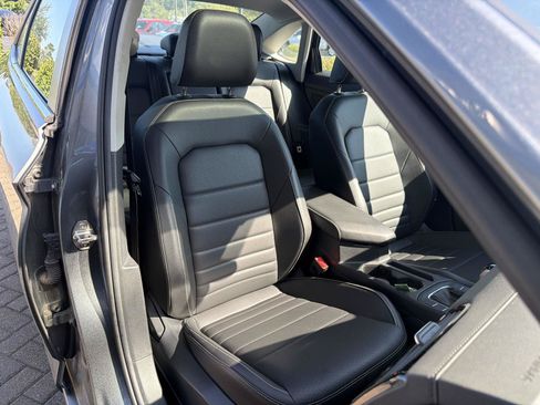 Used 2024 Volkswagen Jetta SE FWD image 33