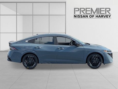 New 2026 Nissan Sentra SR w/ Floor Mat Package FWD image 6