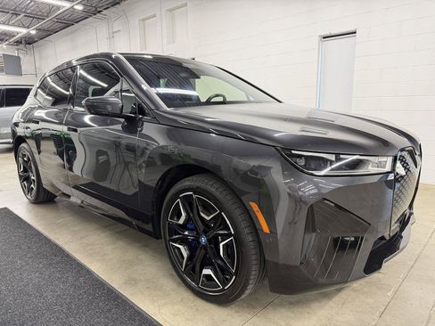 Used 2024 BMW iX xDrive50 w/ Premium Package AWD/4WD image 3