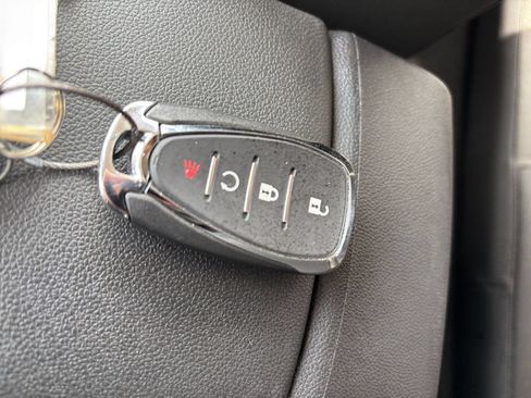 Used 2025 Chevrolet Trax LT FWD image 23