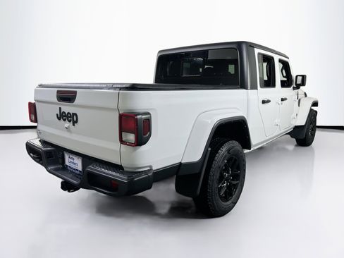 Used 2022 Jeep Gladiator Sport AWD/4WD image 5