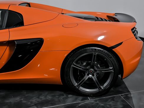 Used 2015 McLaren 650S Spider image 9