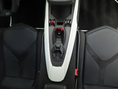 Used 2024 Lamborghini Revuelto image 17