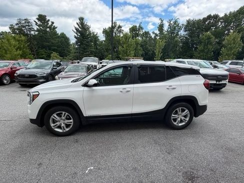 Used 2024 GMC Terrain SLE FWD image 2