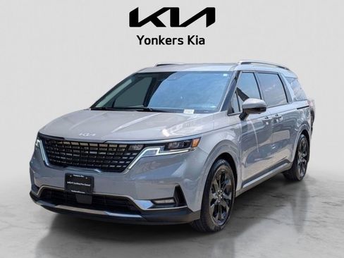 Used 2023 Kia Carnival SX FWD image 2