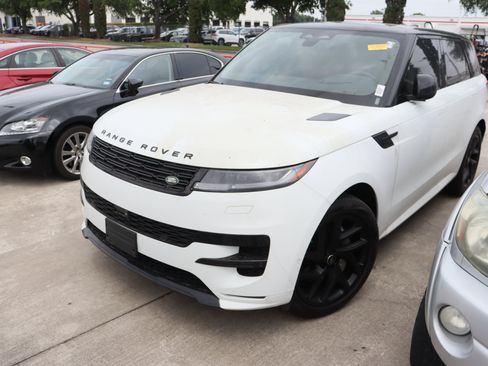 Used 2025 Land Rover Range Rover Sport Dynamic SE AWD/4WD image 3