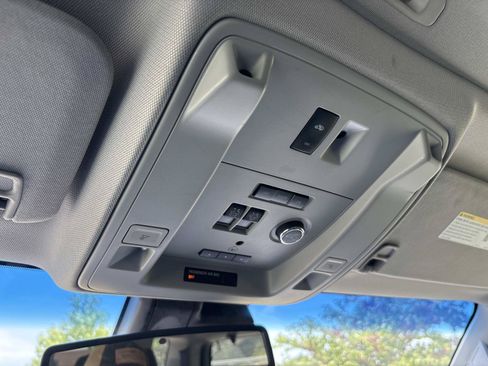 Used 2019 GMC Yukon Denali w/ Denali Ultimate Package AWD/4WD image 30