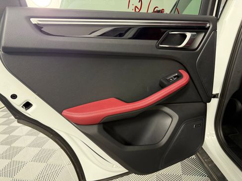 Used 2022 Porsche Macan image 17