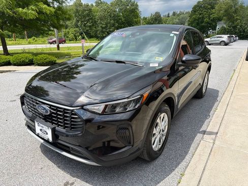 Used 2023 Ford Escape Active w/ Tech Pack #2 AWD/4WD image 3