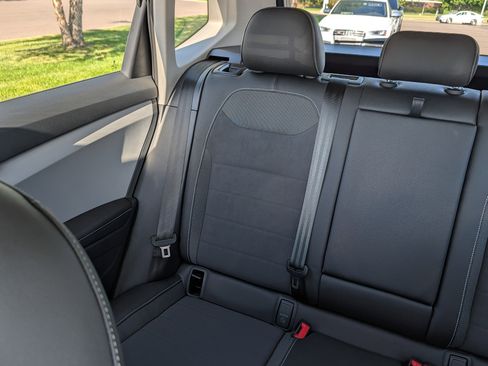 Certified 2024 Volkswagen Taos SE AWD/4WD image 12
