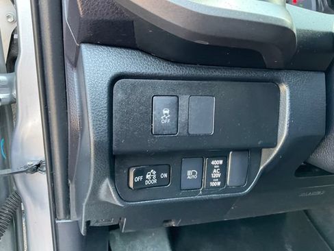 Used 2020 Toyota Tacoma TRD Off-Road w/ Technology Package AWD/4WD image 9