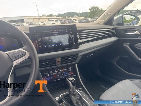 Used 2025 Volkswagen Jetta SE w/ Sunroof Package FWD image 16