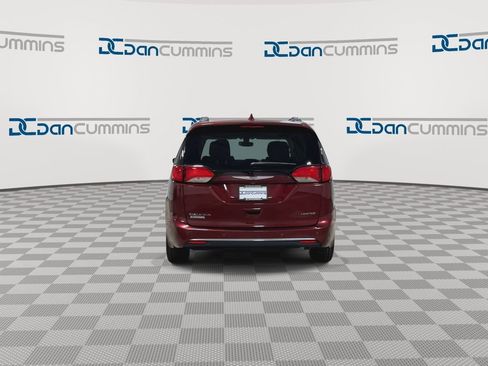 Used 2018 Chrysler Pacifica Limited image 7