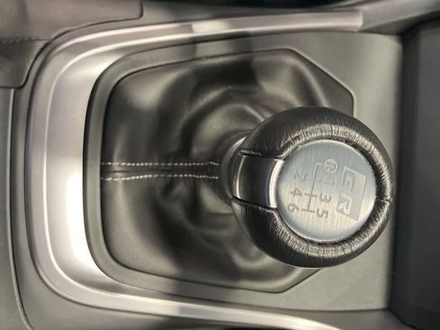 Used 2025 Toyota GR86 Premium image 17