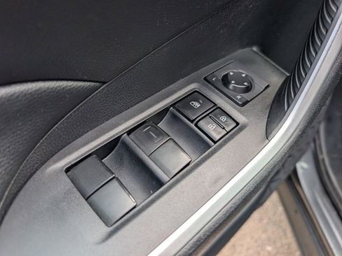 Used 2020 Toyota RAV4 LE image 10