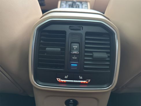 Used 2020 Porsche Macan image 45