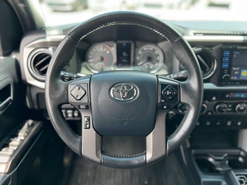 Used 2017 Toyota Tacoma TRD Off-Road AWD/4WD image 13