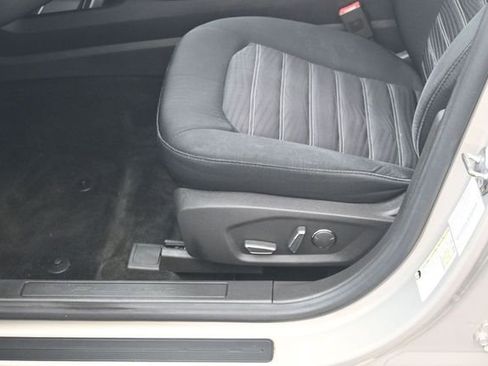 Used 2016 Ford Fusion SE FWD image 12
