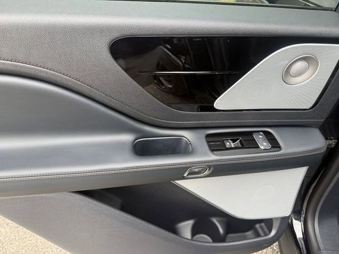 Used 2025 Lincoln Aviator Reserve w/ Equipment Group 201A AWD/4WD image 23