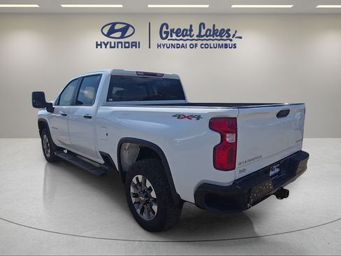 Used 2022 Chevrolet Silverado 2500 Custom w/ Custom Value Package AWD/4WD image 3