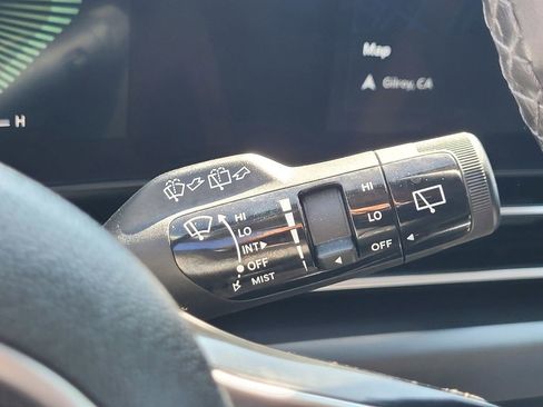 Used 2025 Kia Carnival FWD image 30