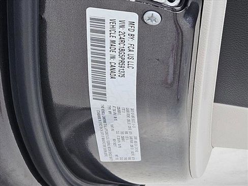 Used 2023 Chrysler Pacifica Touring-L FWD image 23