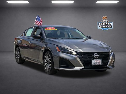 Used 2025 Nissan Altima 2.5 SV FWD image 2