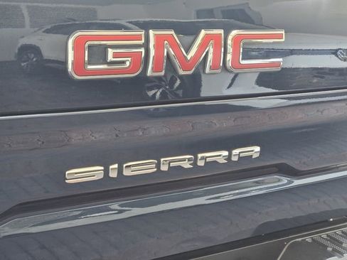 Used 2021 GMC Sierra 1500 SLT w/ SLT Premium Package AWD/4WD image 10
