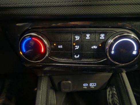 Used 2025 Chevrolet TrailBlazer LT AWD/4WD image 26