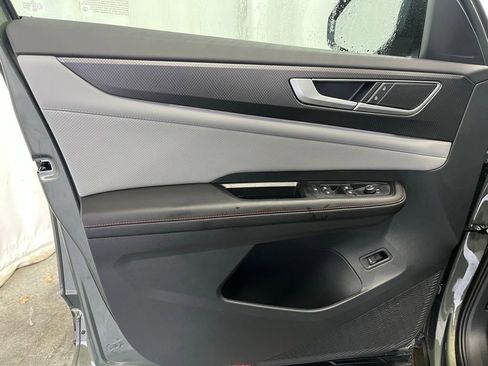 New 2026 Volkswagen Atlas Peak Edition image 9