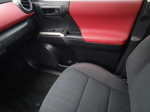 Used 2018 Toyota Tacoma SR5 RWD image 12