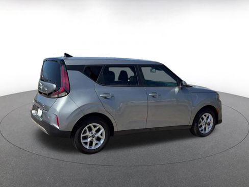 Used 2025 Kia Soul LX w/ LX Technology Package FWD image 12