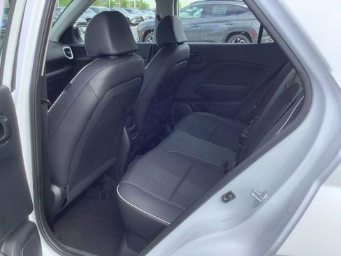 Certified 2025 Hyundai Venue Limited FWD image 10