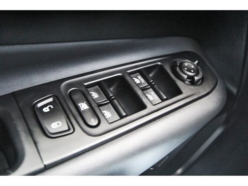 Used 2023 Jeep Renegade Latitude AWD/4WD image 18