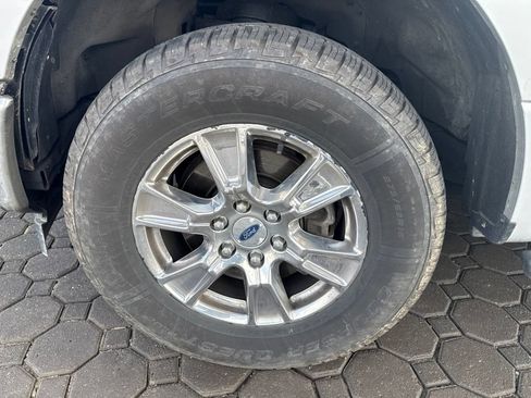 Used 2017 Ford F150 XLT w/ Equipment Group 302A Luxury AWD/4WD image 10