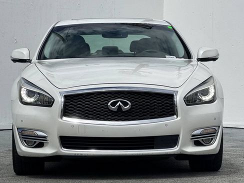Used 2017 INFINITI Q70 3.7 w/ Technology Package AWD/4WD image 8