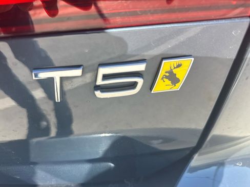 Used 2020 Volvo V60 T5 Cross Country image 59