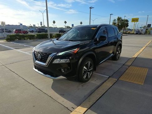 Used 2023 Nissan Rogue Platinum FWD image 8