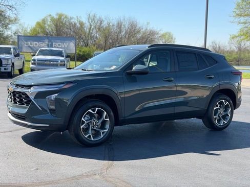 New 2026 Chevrolet Trax LT FWD image 3