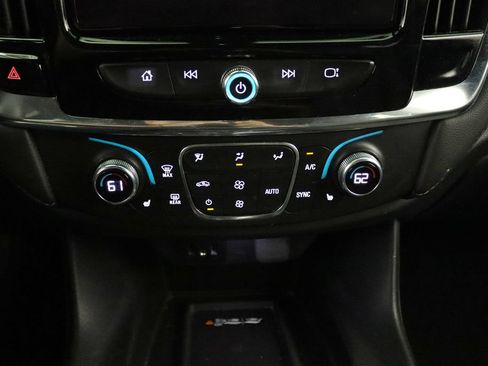 Used 2023 Chevrolet Traverse LT AWD/4WD image 24