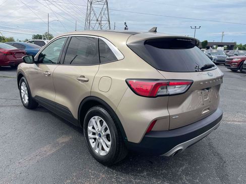 Used 2021 Ford Escape SE FWD image 3