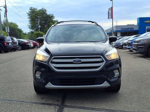 Used 2018 Ford Escape SE FWD image 2