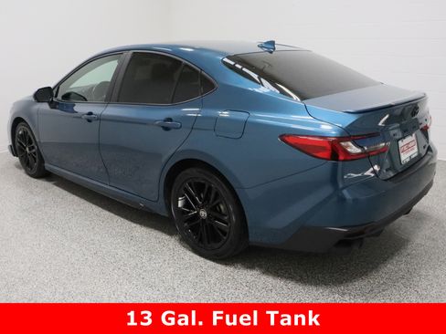 Used 2025 Toyota Camry SE image 9