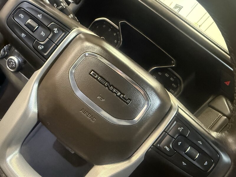 Used 2021 GMC Yukon Denali w/ Denali Premium Package AWD/4WD image 22